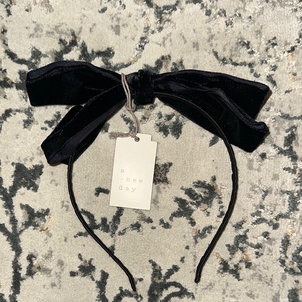 A New Day Black Velvet Bow Headband
